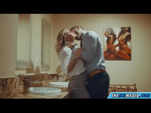 ❤️ Quando una bionda formosa ti seduce in un bagno pubblico Super sesso al it.dreamypassionjourney.ru ❌